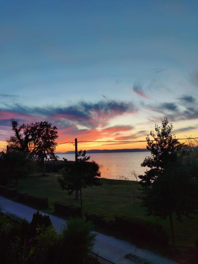 Traumlage Direkt Am See Balatonszemes Exterior photo